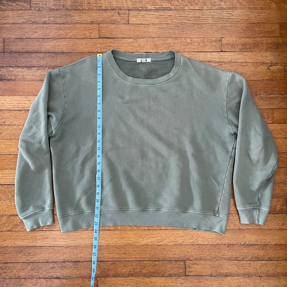 LNA Cropped Olive Green Long Sleeve Sweatshirt Size Medium Soft Neutral - Picture 3 of 5
